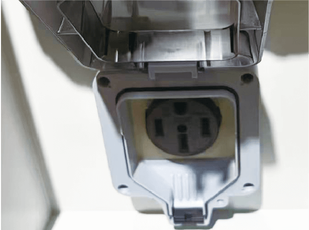6kW / 220V 三相（蓄電キャビネット補電用）