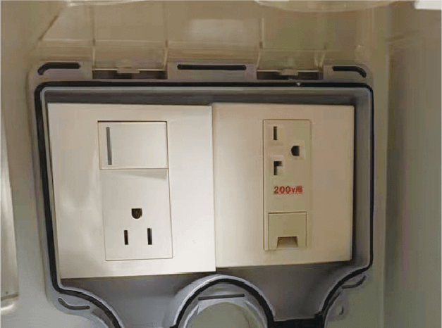 100V 接地付き×1200/220V 20A（EV / PHEV車用）×1